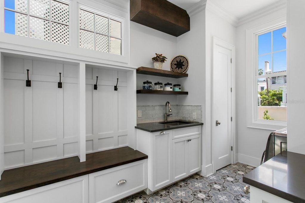 Image 20 of property listing at 907 BAYSHORE BOULEVARD, Tampa, FL 33606