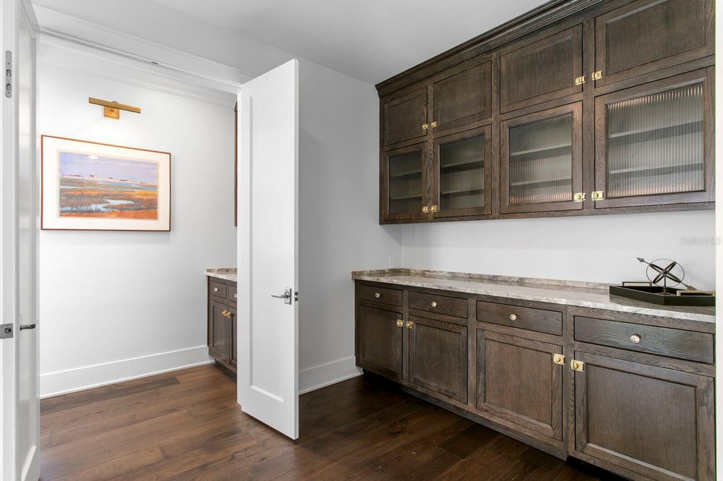 Image 22 of property listing at 907 BAYSHORE BOULEVARD, Tampa, FL 33606