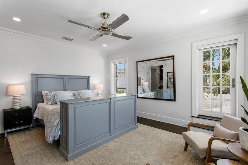 Image 23 of property listing at 907 BAYSHORE BOULEVARD, Tampa, FL 33606