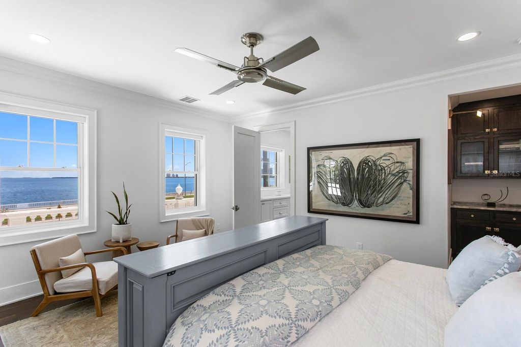 Image 24 of property listing at 907 BAYSHORE BOULEVARD, Tampa, FL 33606