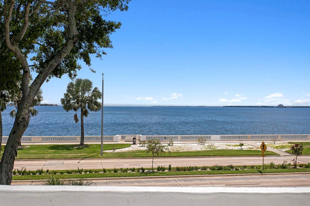 Image 25 of property listing at 907 BAYSHORE BOULEVARD, Tampa, FL 33606