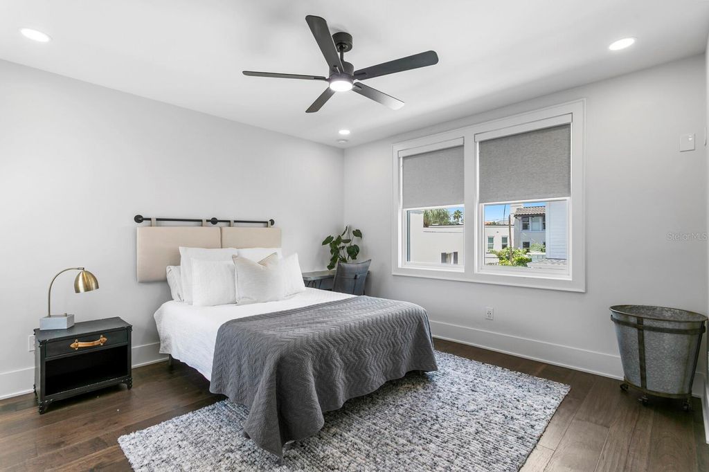 Image 28 of property listing at 907 BAYSHORE BOULEVARD, Tampa, FL 33606