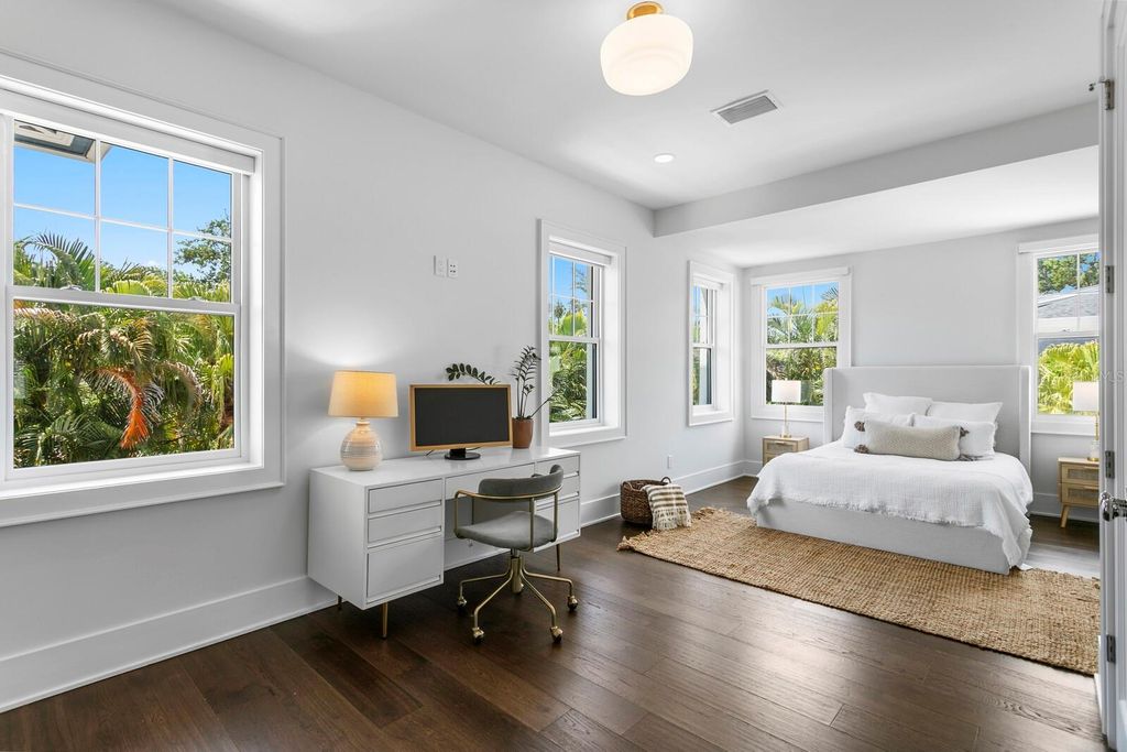 Image 30 of property listing at 907 BAYSHORE BOULEVARD, Tampa, FL 33606
