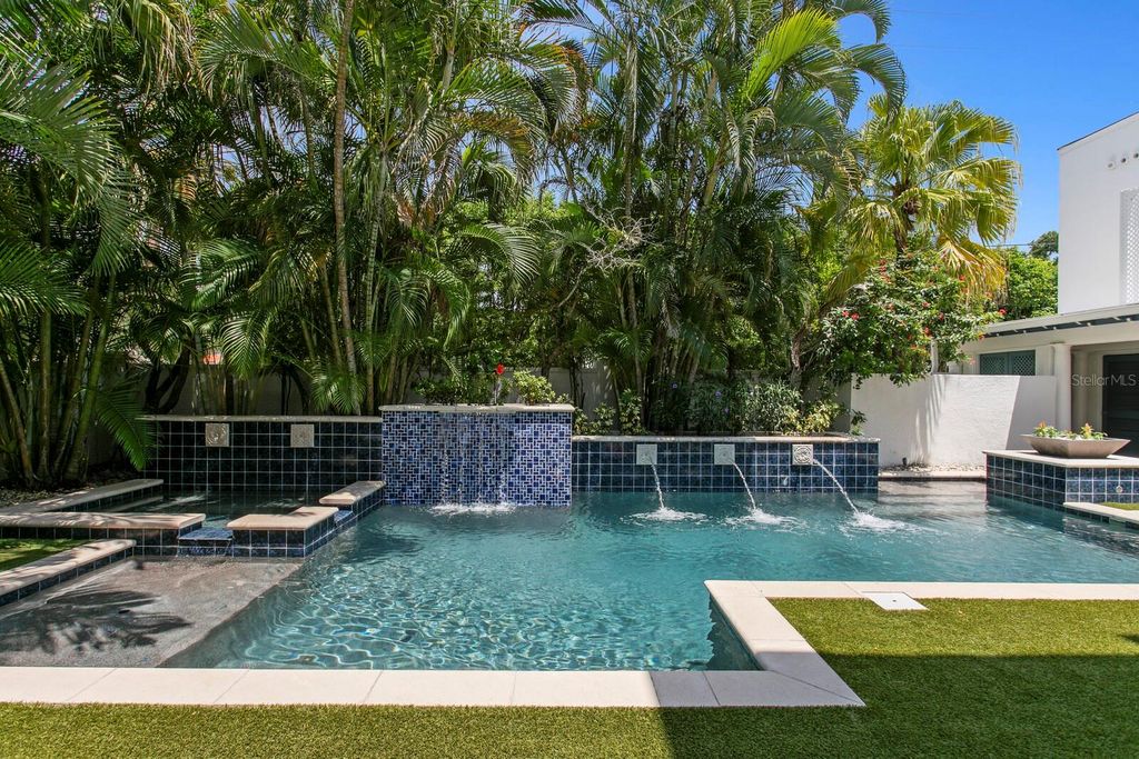 Image 4 of property listing at 907 BAYSHORE BOULEVARD, Tampa, FL 33606
