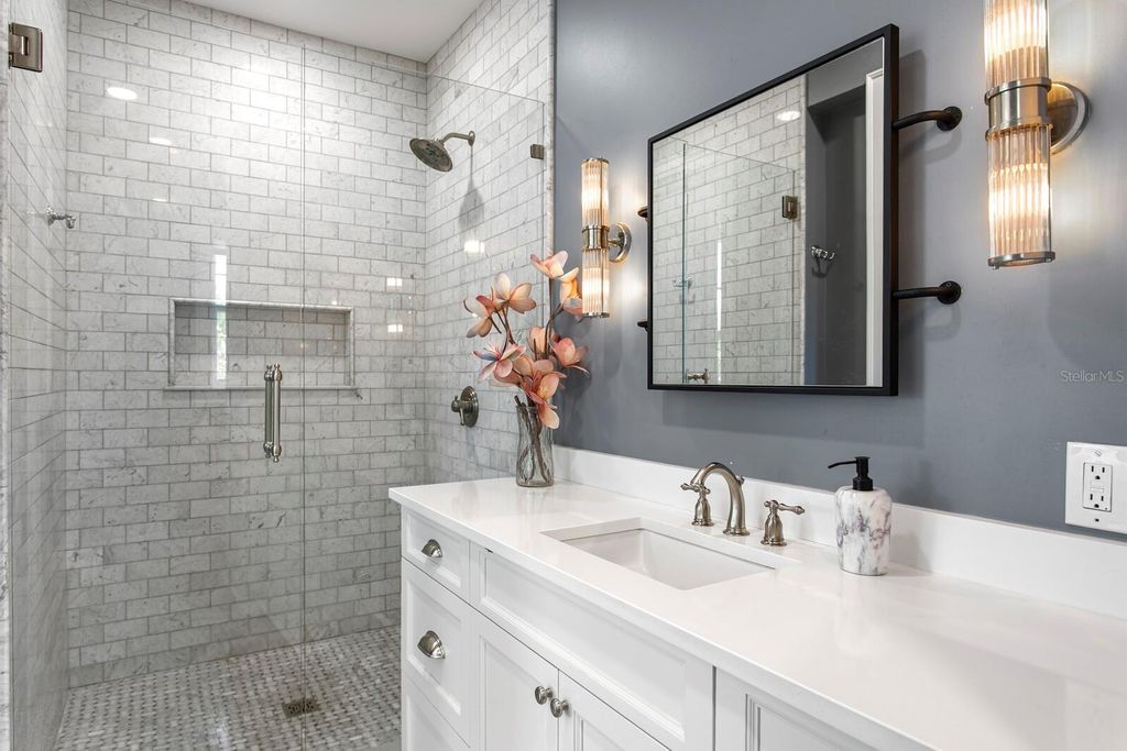 Image 31 of property listing at 907 BAYSHORE BOULEVARD, Tampa, FL 33606