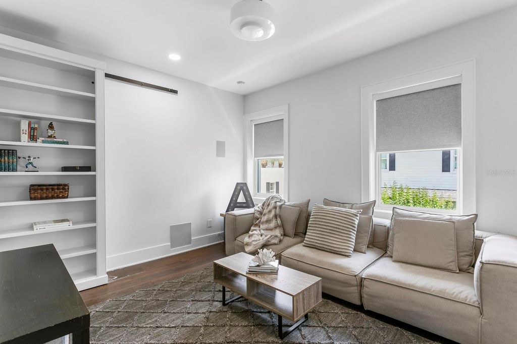 Image 32 of property listing at 907 BAYSHORE BOULEVARD, Tampa, FL 33606