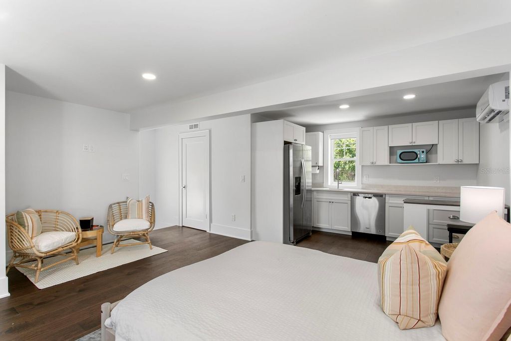 Image 36 of property listing at 907 BAYSHORE BOULEVARD, Tampa, FL 33606