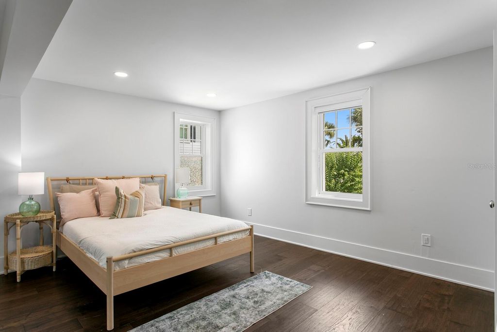 Image 37 of property listing at 907 BAYSHORE BOULEVARD, Tampa, FL 33606