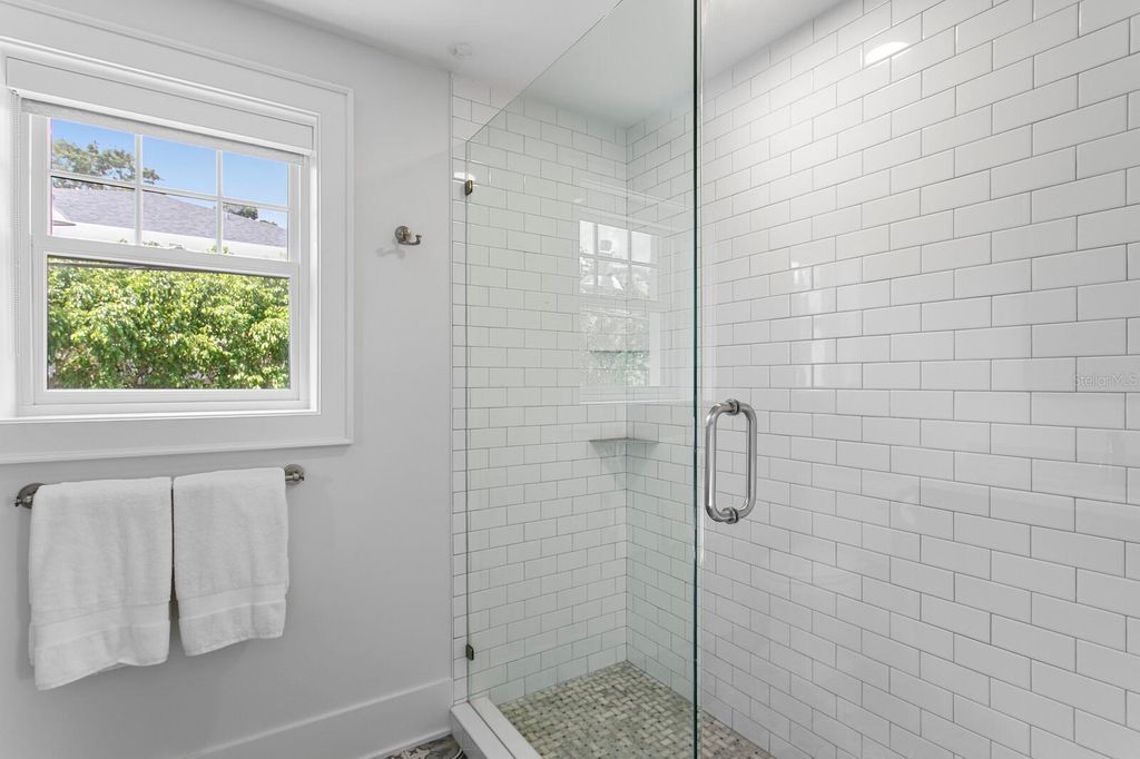 Image 40 of property listing at 907 BAYSHORE BOULEVARD, Tampa, FL 33606