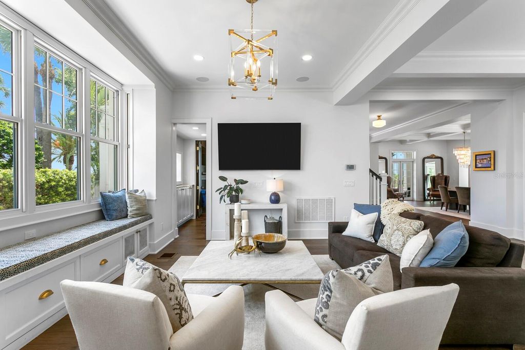 Image 5 of property listing at 907 BAYSHORE BOULEVARD, Tampa, FL 33606