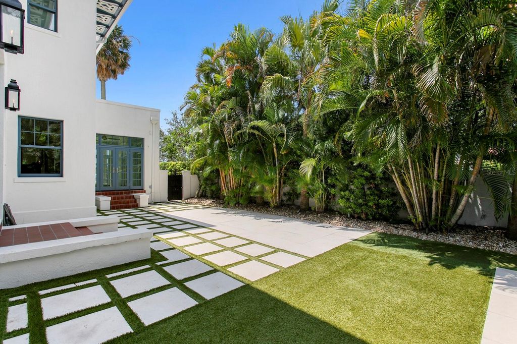 Image 43 of property listing at 907 BAYSHORE BOULEVARD, Tampa, FL 33606