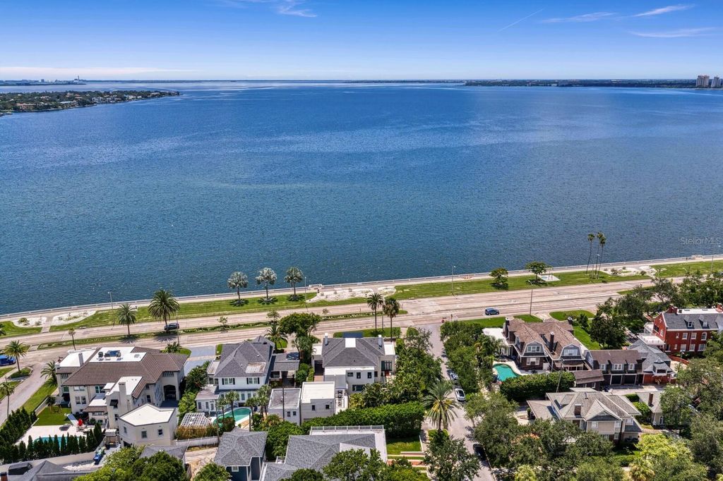 Image 48 of property listing at 907 BAYSHORE BOULEVARD, Tampa, FL 33606