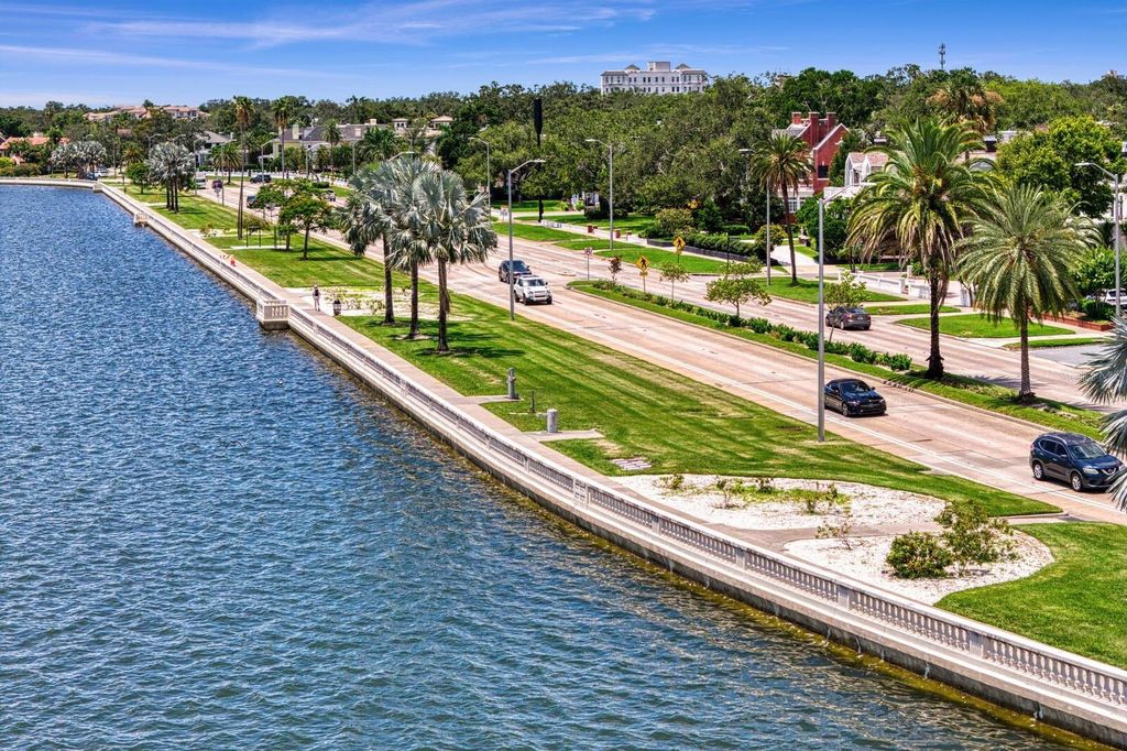 Image 51 of property listing at 907 BAYSHORE BOULEVARD, Tampa, FL 33606