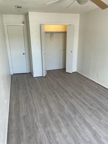 915 N Elm Street 4, Denton, TX 76201