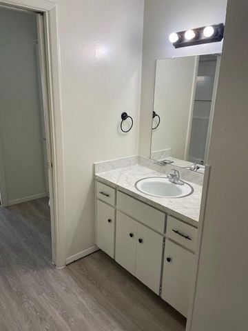 915 N Elm Street 4, Denton, TX 76201