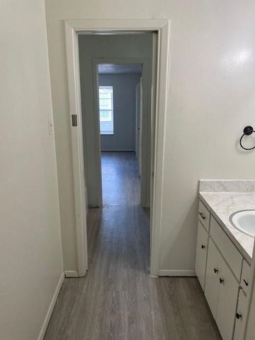 915 N Elm Street 4, Denton, TX 76201