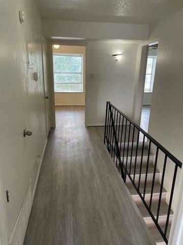 915 N Elm Street 4, Denton, TX 76201