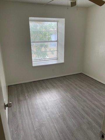 915 N Elm Street 4, Denton, TX 76201