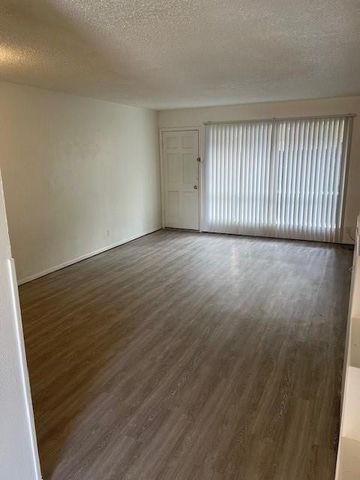 915 N Elm Street 4, Denton, TX 76201