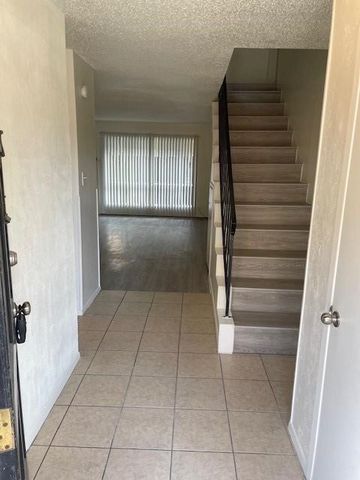 915 N Elm Street 4, Denton, TX 76201