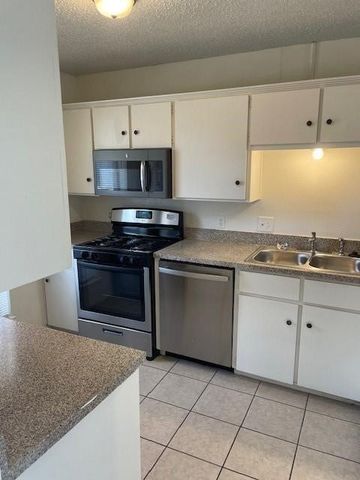 915 N Elm Street 4, Denton, TX 76201
