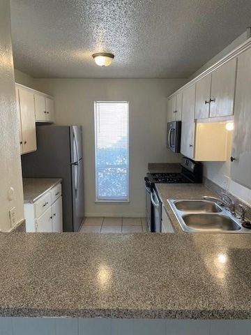 915 N Elm Street 4, Denton, TX 76201