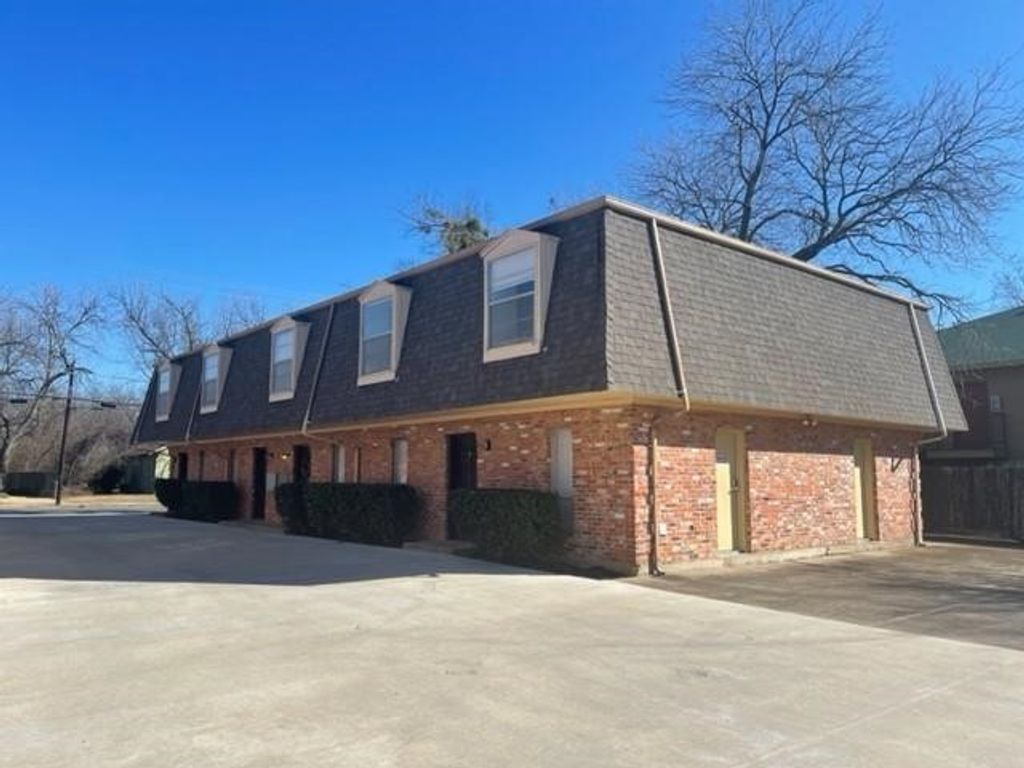 915 N Elm Street 4, Denton, TX 76201