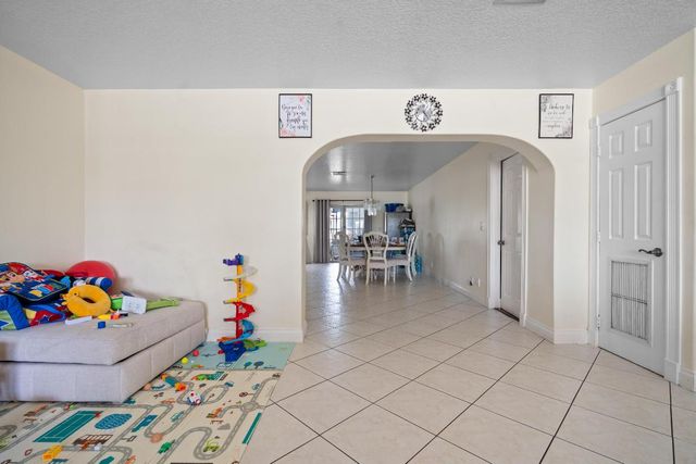 5772 N Haverhill Road N, West Palm Beach, FL 33407