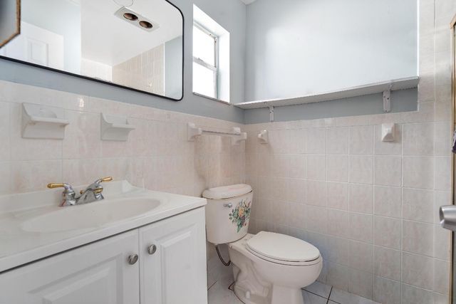 5772 N Haverhill Road N, West Palm Beach, FL 33407