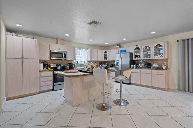 5772 N Haverhill Road N, West Palm Beach, FL 33407