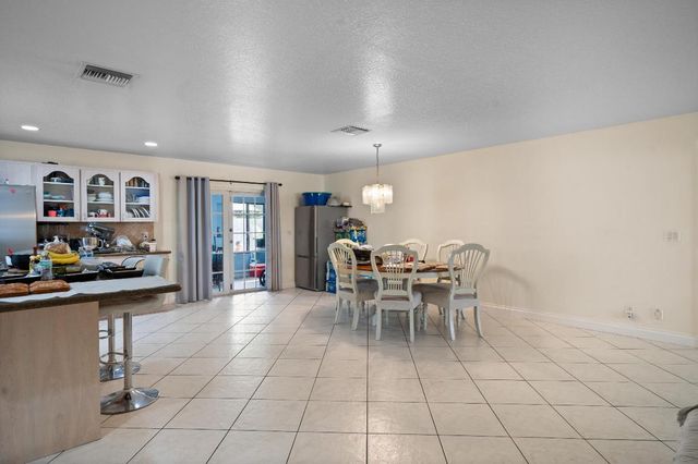 5772 N Haverhill Road N, West Palm Beach, FL 33407