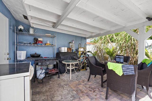 5772 N Haverhill Road N, West Palm Beach, FL 33407