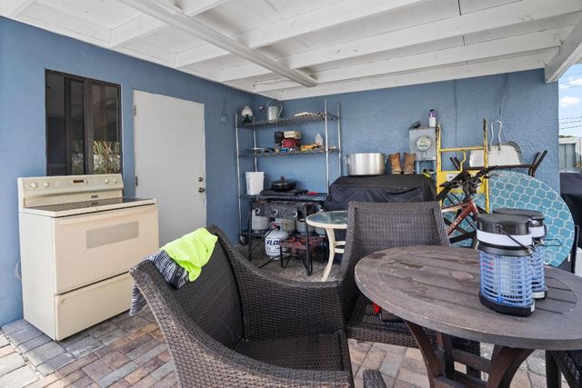 5772 N Haverhill Road N, West Palm Beach, FL 33407