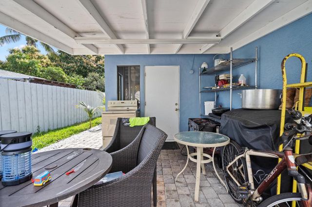 5772 N Haverhill Road N, West Palm Beach, FL 33407