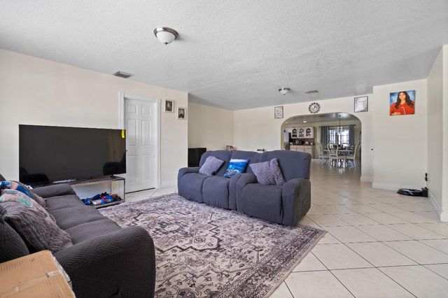 5772 N Haverhill Road N, West Palm Beach, FL 33407