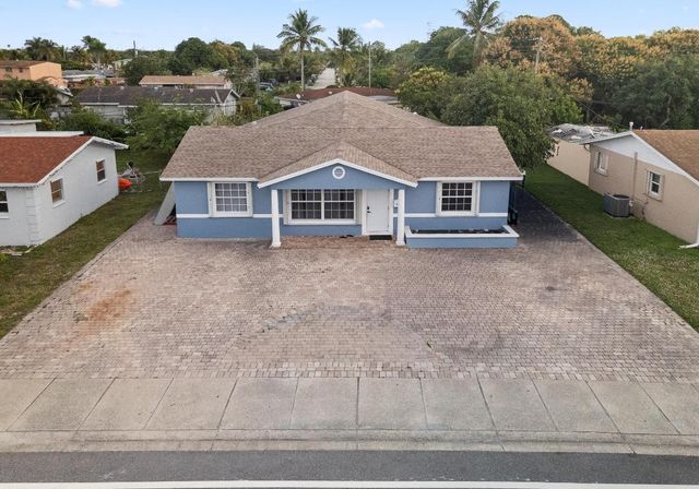 5772 N Haverhill Road N, West Palm Beach, FL 33407