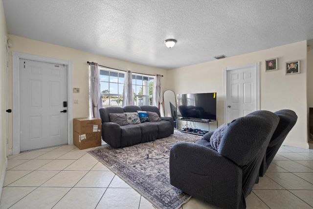 5772 N Haverhill Road N, West Palm Beach, FL 33407