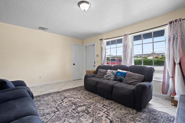 5772 N Haverhill Road N, West Palm Beach, FL 33407