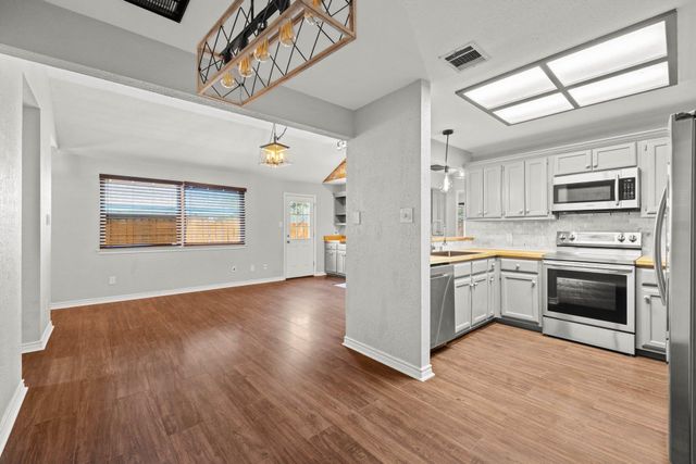 820 Mica LN, Leander, TX 78641