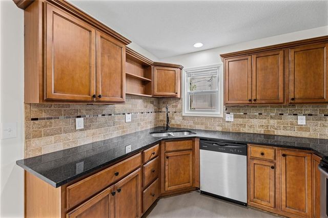 21400 W 181st Terrace, Olathe, KS 66062