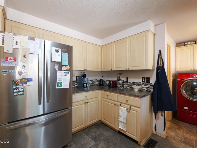 10 Quail Run Drive, Shady Cove, OR 97539
