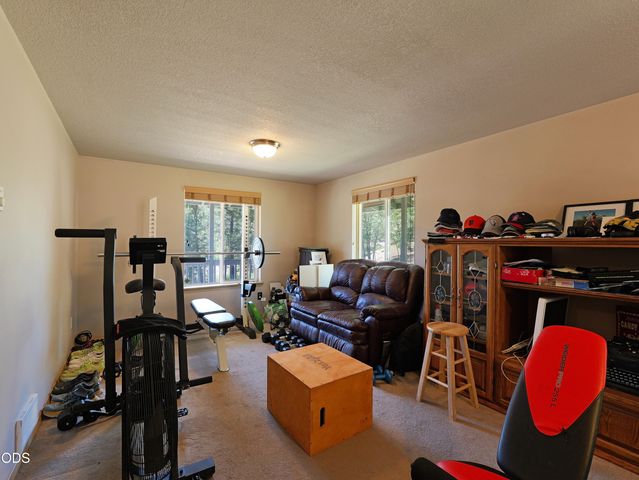10 Quail Run Drive, Shady Cove, OR 97539
