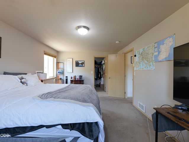 10 Quail Run Drive, Shady Cove, OR 97539