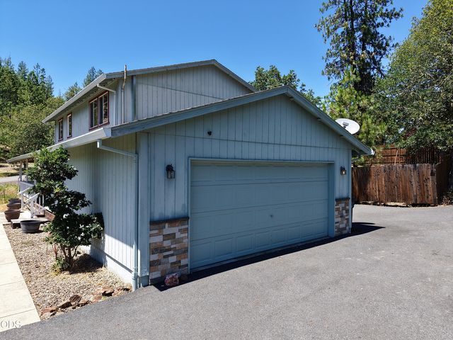 10 Quail Run Drive, Shady Cove, OR 97539