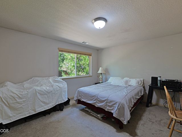 10 Quail Run Drive, Shady Cove, OR 97539
