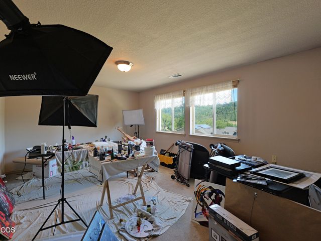 10 Quail Run Drive, Shady Cove, OR 97539