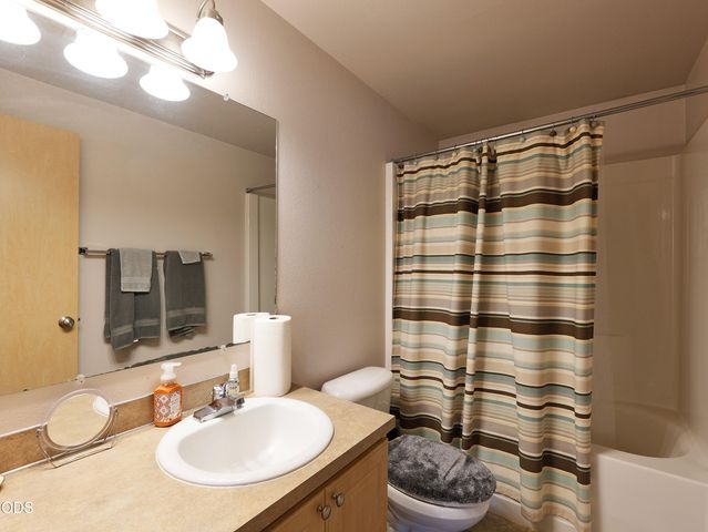 10 Quail Run Drive, Shady Cove, OR 97539