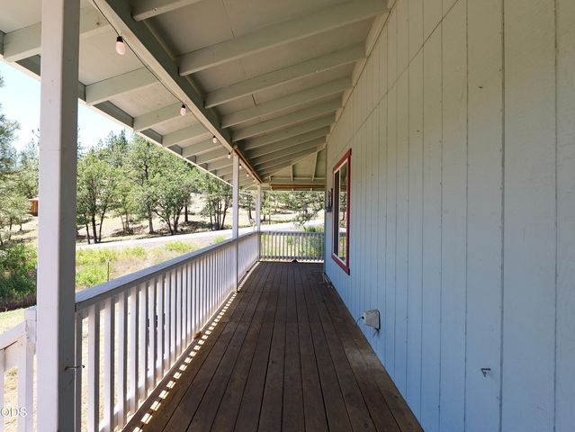 10 Quail Run Drive, Shady Cove, OR 97539
