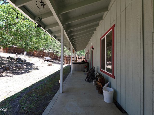 10 Quail Run Drive, Shady Cove, OR 97539