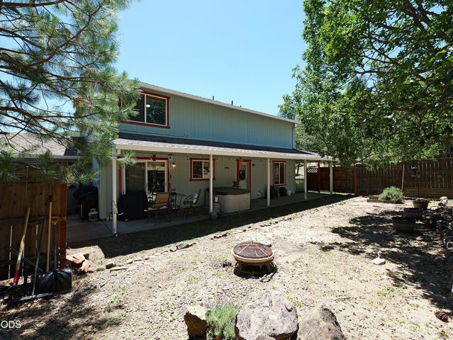 10 Quail Run Drive, Shady Cove, OR 97539